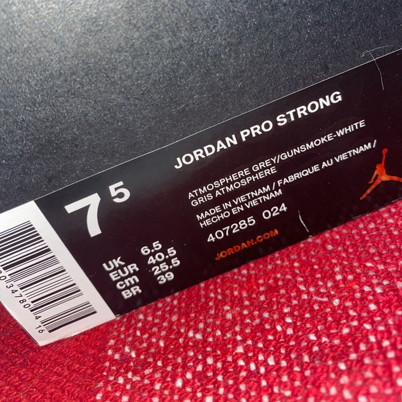 9 WOMENS…or 7.5 MENS/YOUTH JORDAN PRO STRONG - Picture 5 of 7